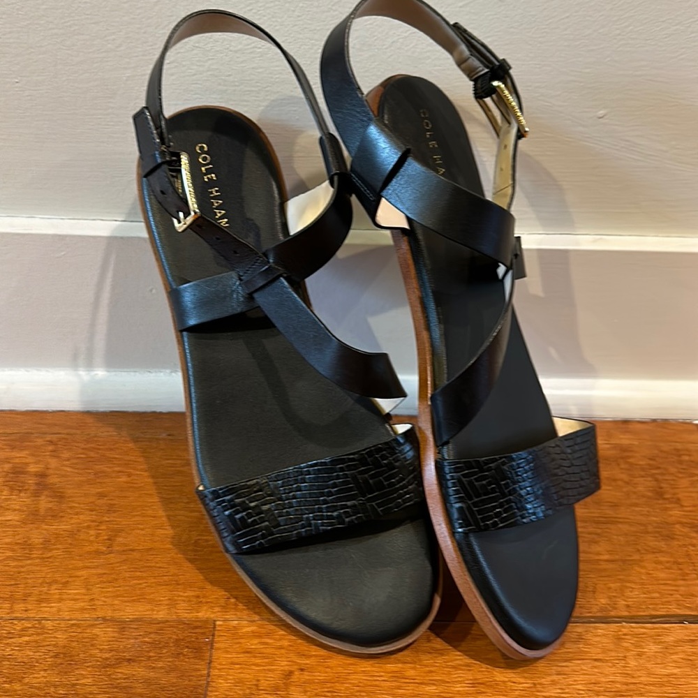 Black COLE HAAN Findra sandals barely worn!